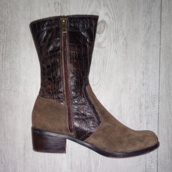 UGG 'Lou' Boots - Picture 5 of 8